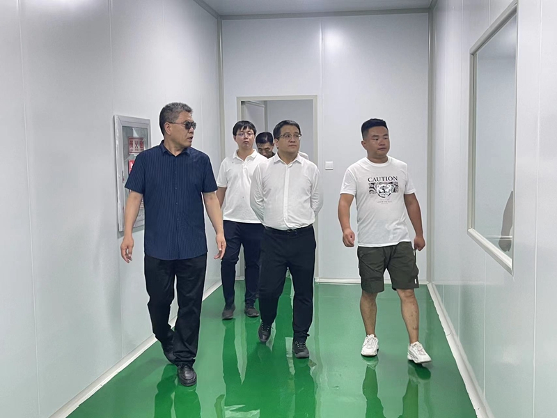 石嘴山市惠農(nóng)區(qū)委副書(shū)記、區(qū)長(zhǎng)馬仲武 蒞臨寧夏興康恒潤(rùn)農(nóng)業(yè)科技發(fā)展有限公司指導(dǎo)工作