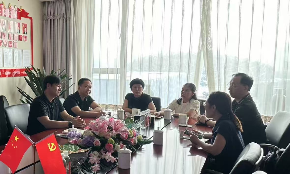 邢臺(tái)學(xué)院領(lǐng)導(dǎo)到訪岳氏集團(tuán)  共繪大健康產(chǎn)業(yè)協(xié)同發(fā)展新藍(lán)圖